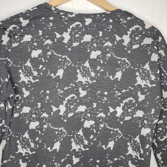 Fabletics Burnout Gray & White Pull Over Long Sleeve Sweatshirt Size S - Picture 10 of 11